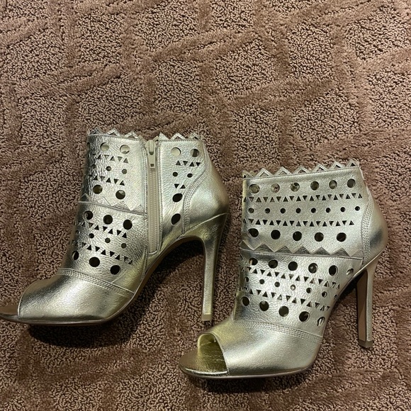 Rare Vintage Oh Deer! Gold leather ankle boots laser cut - Picture 3 of 5